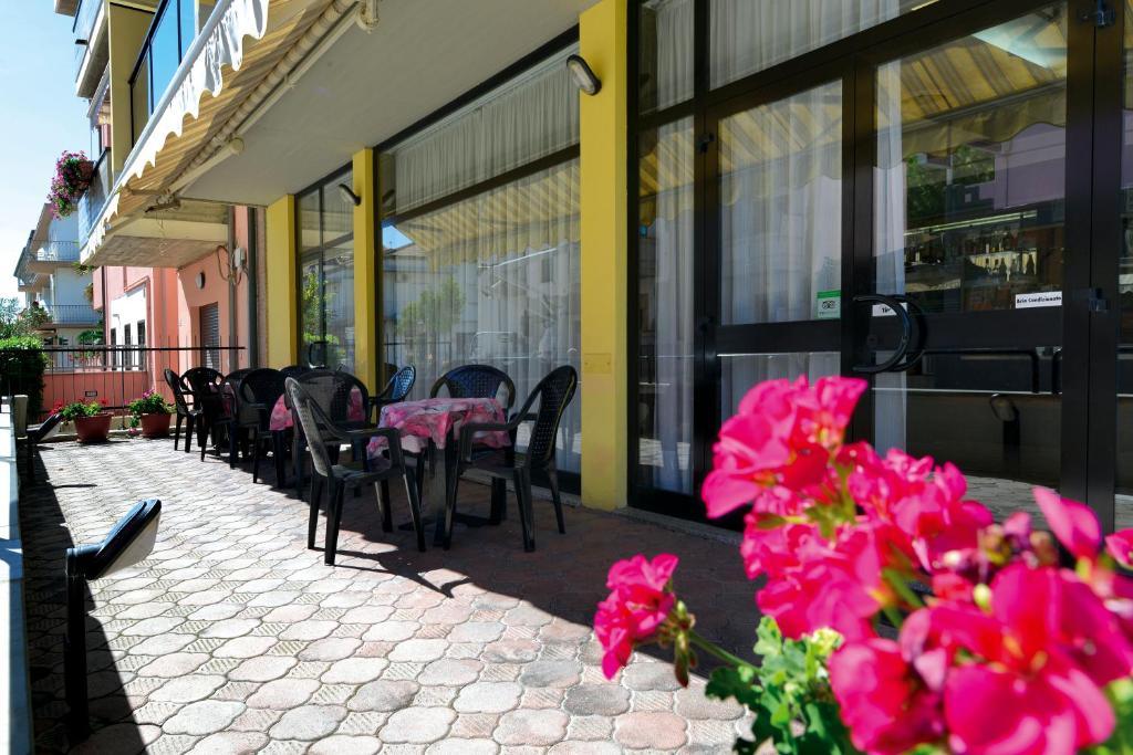 Hotel Residence Margherita Tortoreto Екстер'єр фото